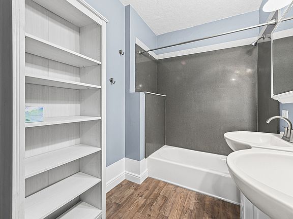 4th image of 47 E Main St