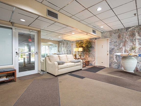 5th image of 205 Mineola Blvd APT 2A