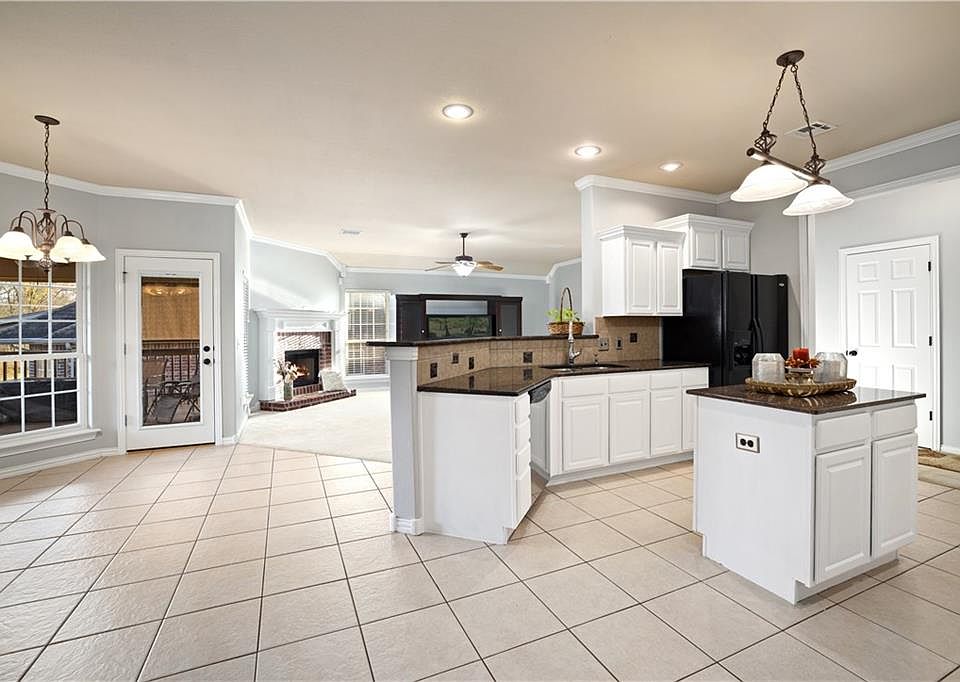 1st image of 3703 SW Kestrel Dr