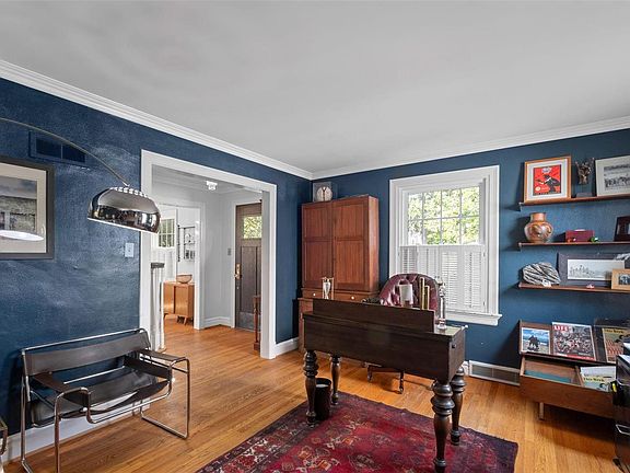 3rd image of 290 Parkland Ave