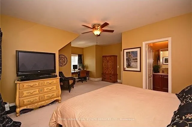 2271 Lyndhurst Dr — Photo 23