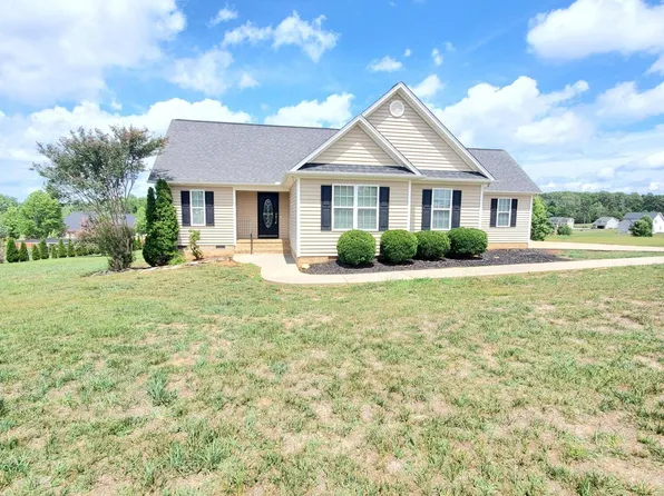 7005 Rock Pointe Pl, Liberty, NC 27298