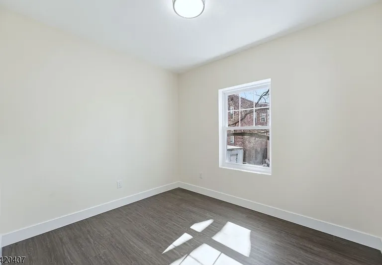 392 S 19th St — Photo 11