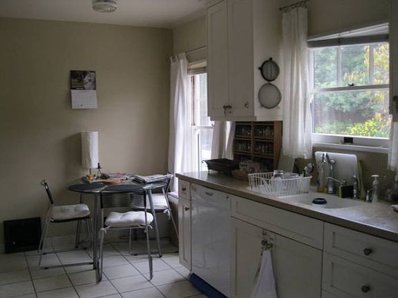 Kitchen w/Eating Area