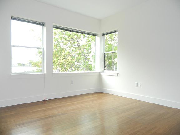 4th image of 258 N Winooski Ave APT 203