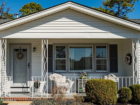 3rd image of 32 Whitmore Drive