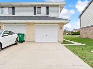 313 Creekside Dr APT C, Bloomingdale, IL 60108