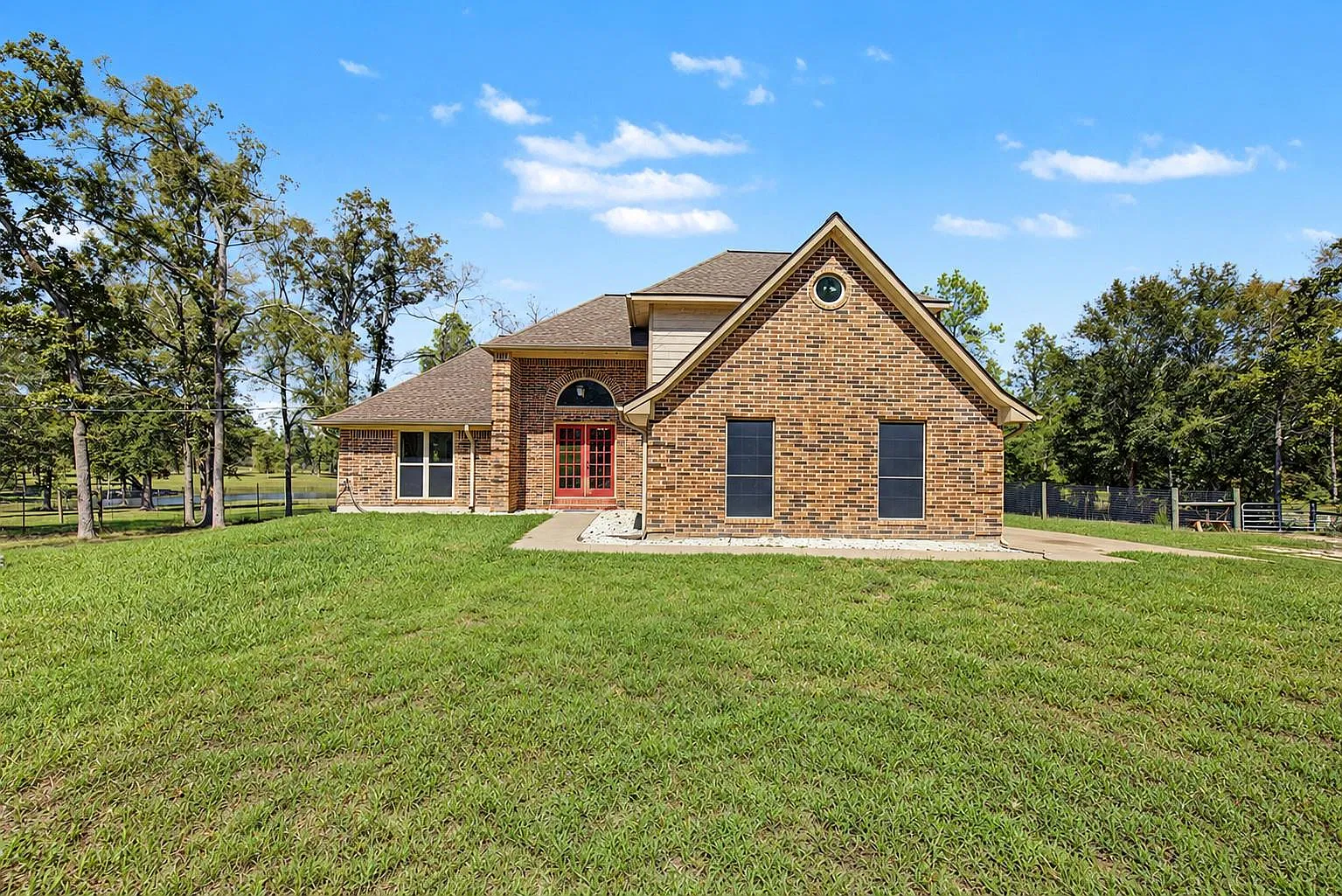 3 bed, 2.0 bath, 2178 sqft, $2,800 — Photo 1