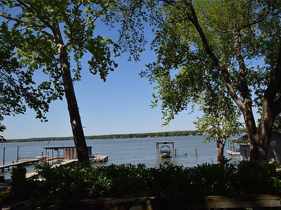 3rd image of 418 W Lake Dr