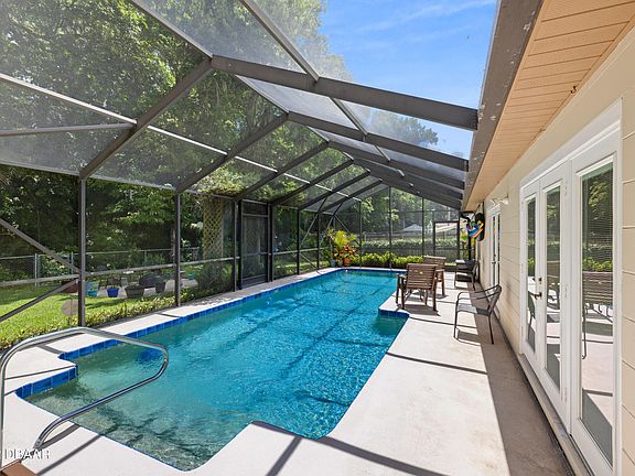 2nd image of 9 Laurel Oaks Cir