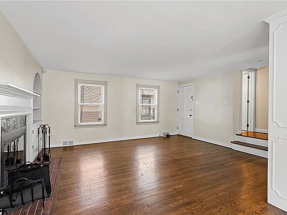 5th image of 7038 Meade Pl