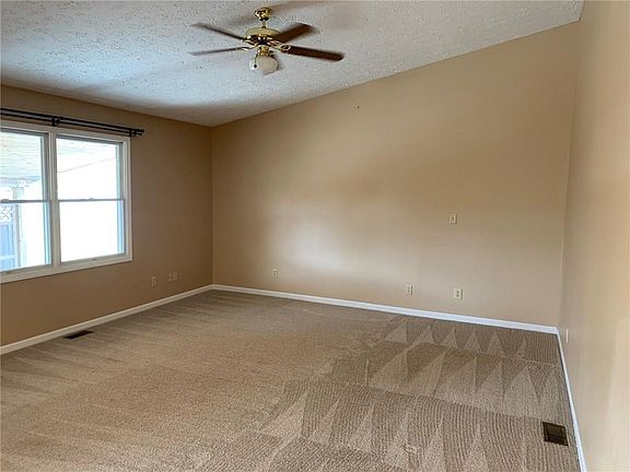 5th image of 892 Valley Vista Ct