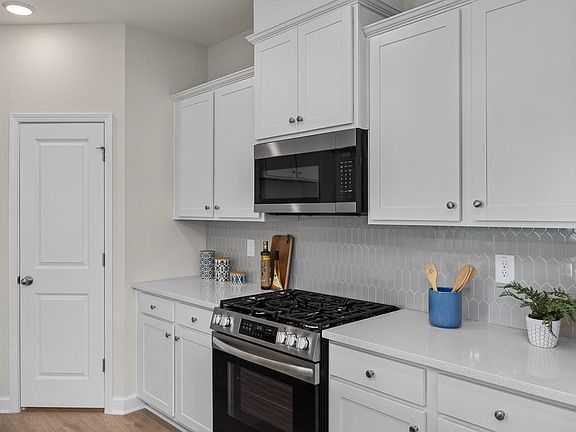 3rd image of 307 Gregory Village Dr