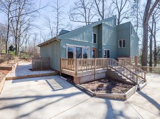 9405 Raintree Rd, Burke, VA 22015