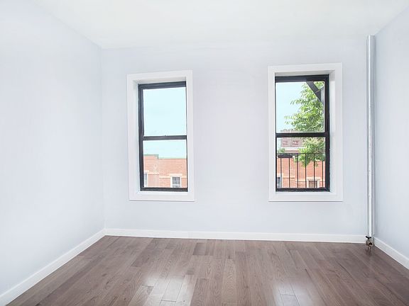 4th image of 871 Longwood Ave APT 3A