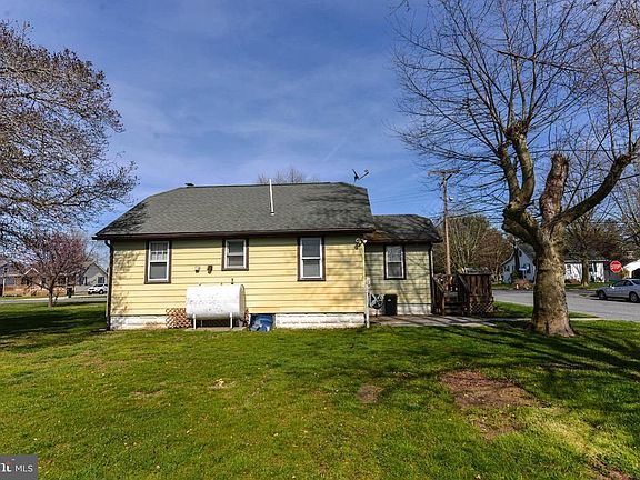 4th image of 659 Greenwood Ave