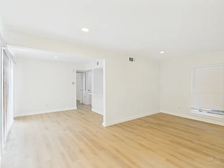 2124 Burton Dr #105 — Photo 7