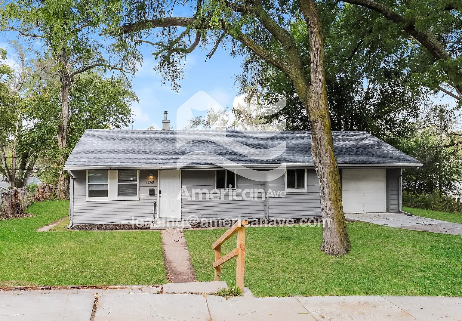 3 bed, 1.0 bath, 951 sqft, $1,587 — Photo 1