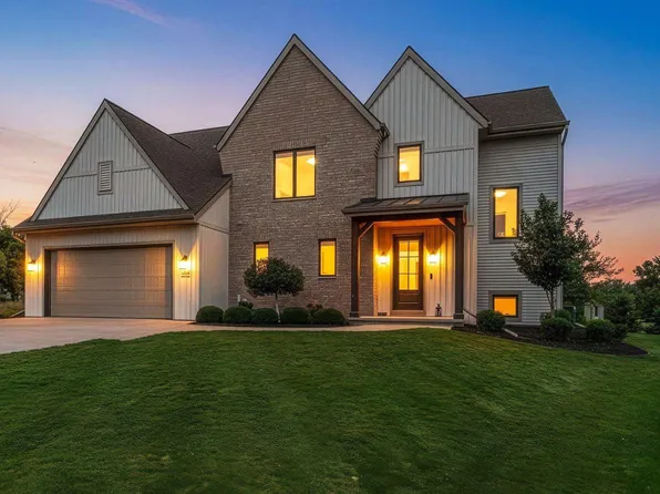 401 Jerelyn Ct, Combined Locks, WI 54113