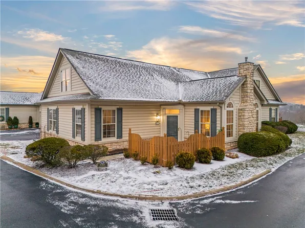 1303 Golf Course Dr, Washington, PA 15301