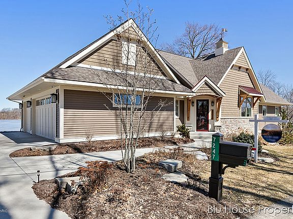 2nd image of 7247 Peninsula Dr NE
