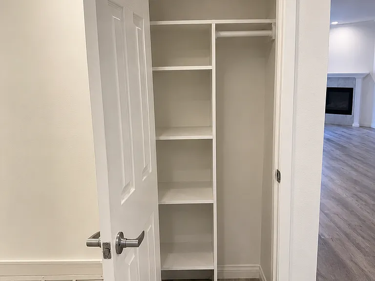 Coat/shoe closet