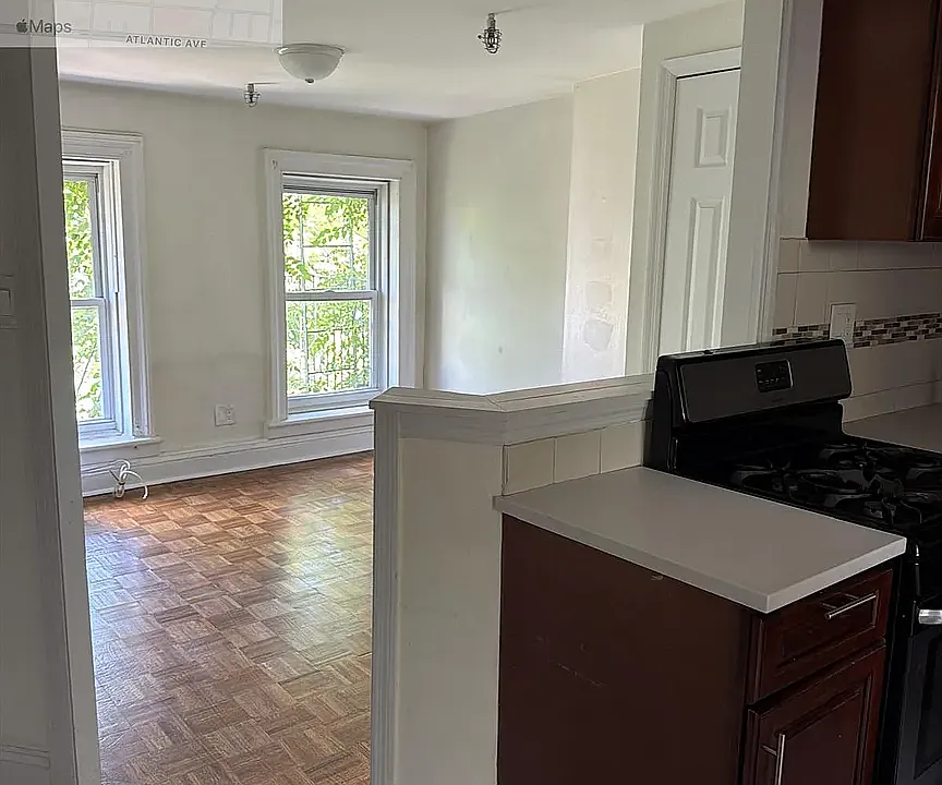 313 Macon St #4