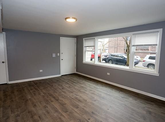 2nd image of 2654 W Touhy Ave