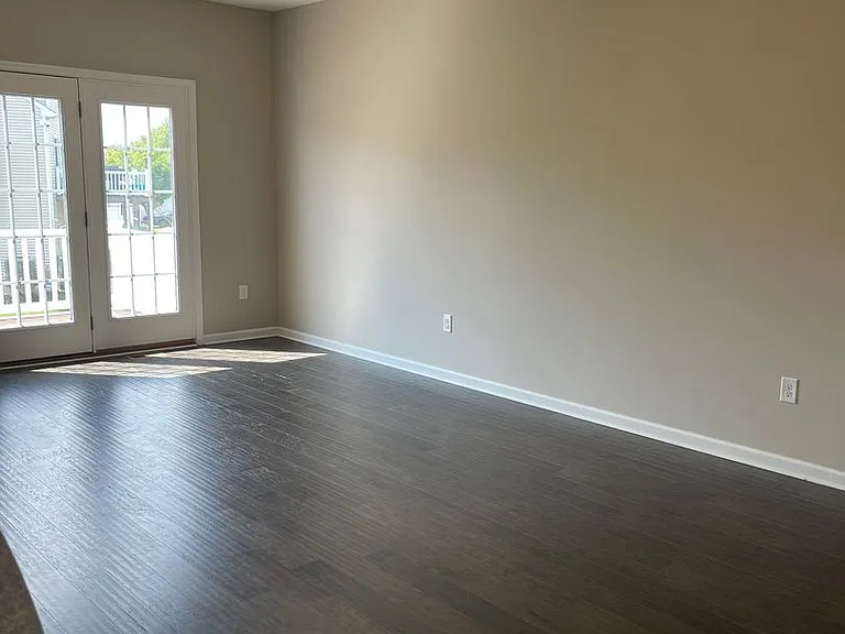 331 S Parkway Dr — Photo 42