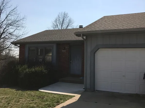 Pauls University, 3005-3015 University Dr #3005, Lawrence, KS 66049