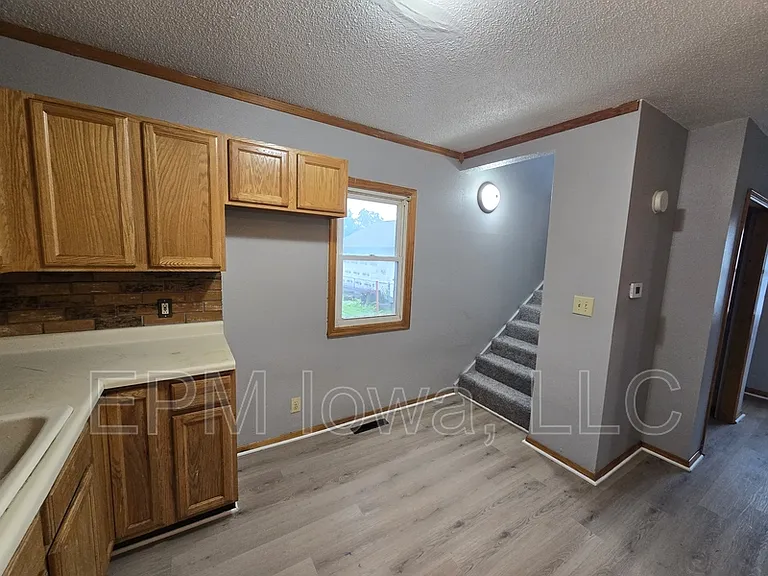 301 Rath St — Photo 9