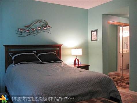 5th image of 4330 Hillcrest Dr APT 806