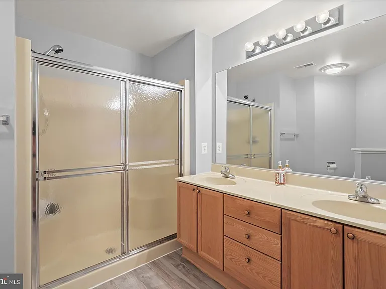 2504 Shelley Cir #4-2D — Photo 8
