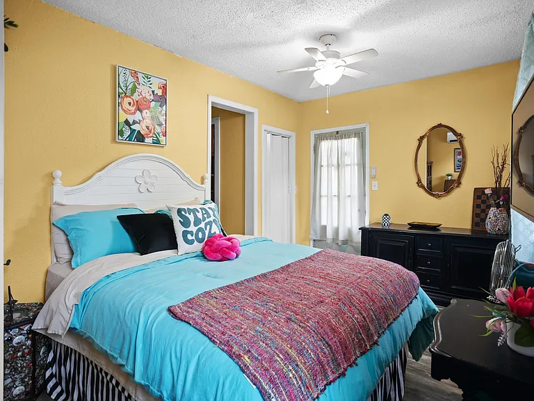 303 Morningside Dr — Photo 3