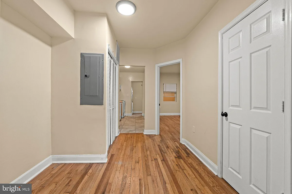 Building Photo - 1716 Capitol Ave NE #2