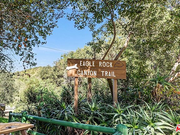 4th image of 2318 Yosemite Dr