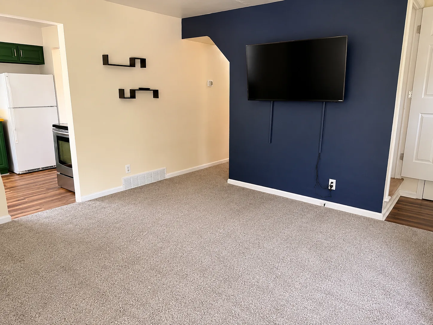 3 bed, 910 sqft, $1,595 — Photo 4