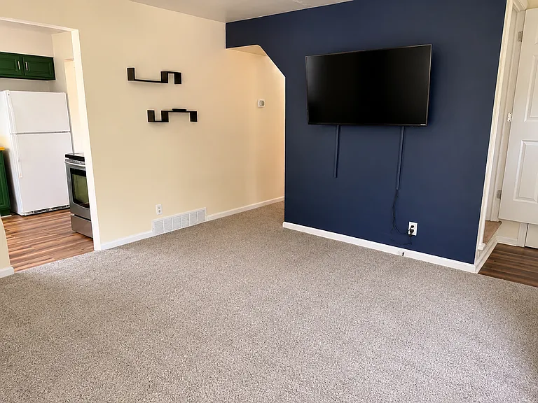 1102 Murray Dr — Photo 4