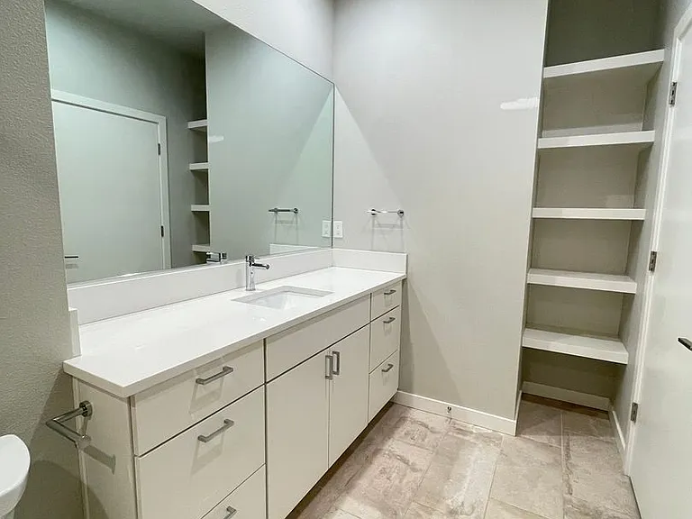 304 E Stanford Ave — Photo 29