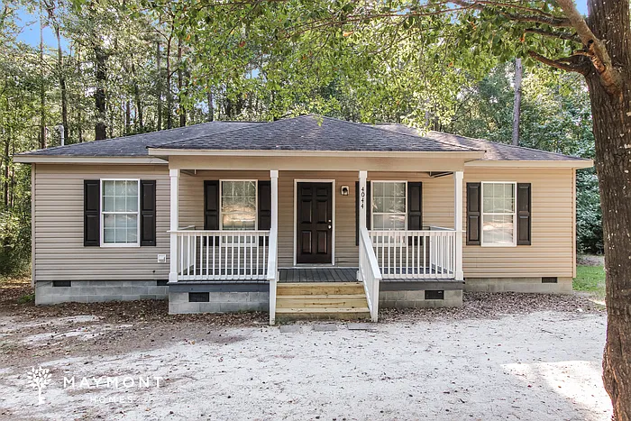 3 bed, 2.0 bath, 1192 sqft, $1,595 — Photo 1