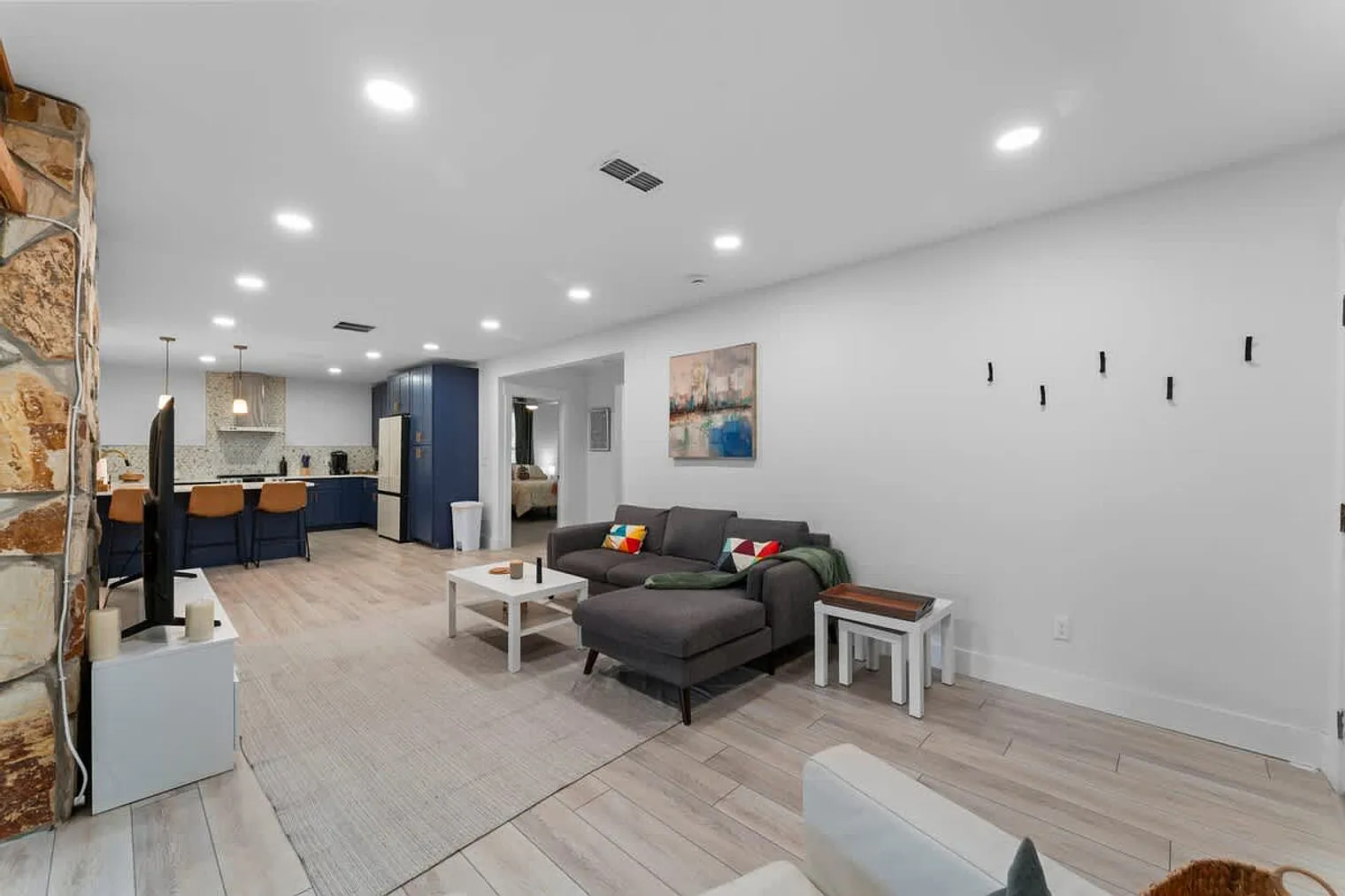 3 bed, 3.0 bath, 2088 sqft, $4,524 — Photo 4