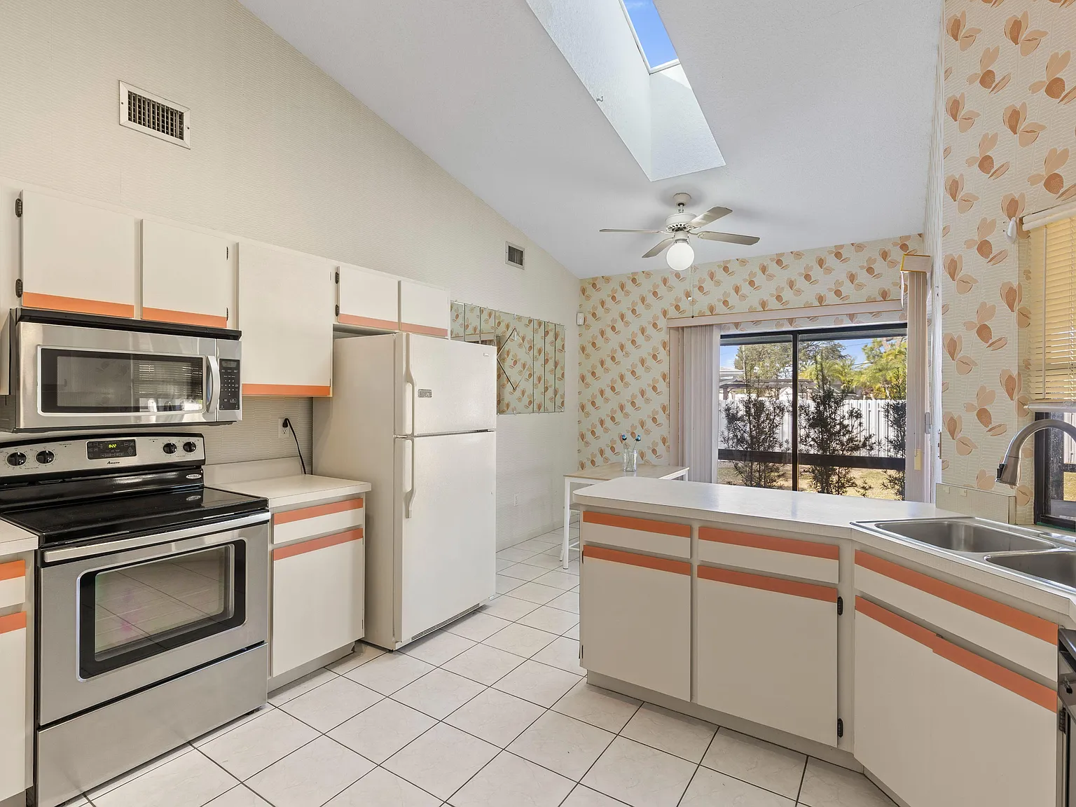 4 bed, 2.0 bath, 1942 sqft, $910 — Photo 4