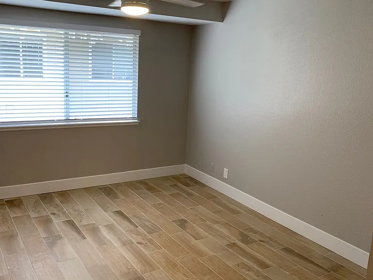642 W. Maple Ave. Apts. — Photo 14