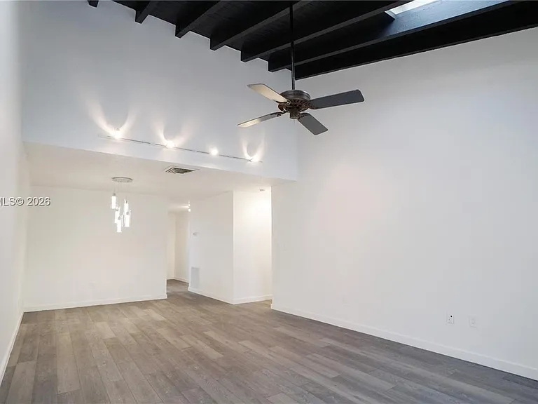 3823 Estepona Ave — Photo 12