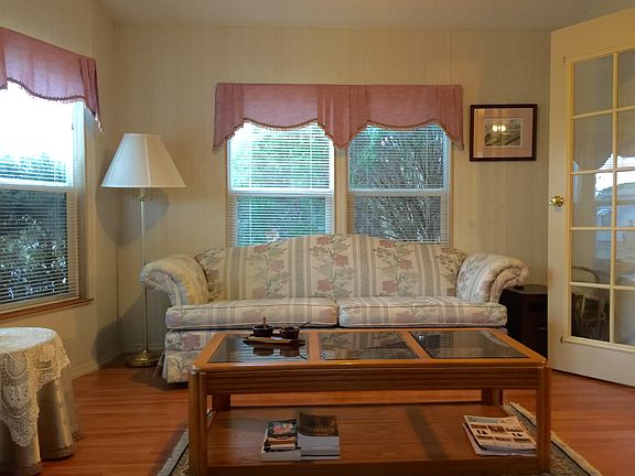 4th image of 697 Riverview Cir