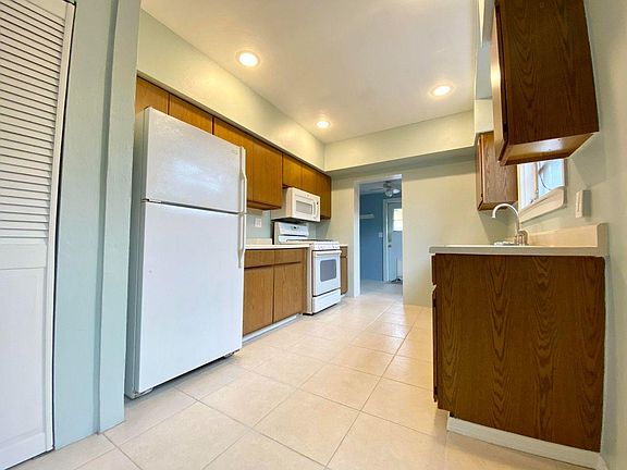 5th image of 217 S M St #1
