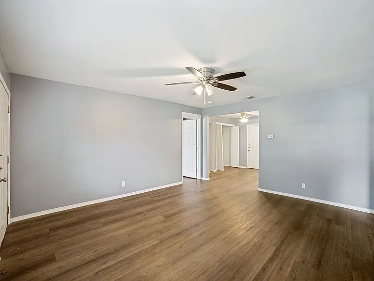 342 Consuelo — Photo 16