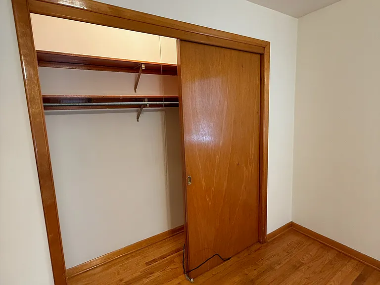 338 S Jefferson St — Photo 8
