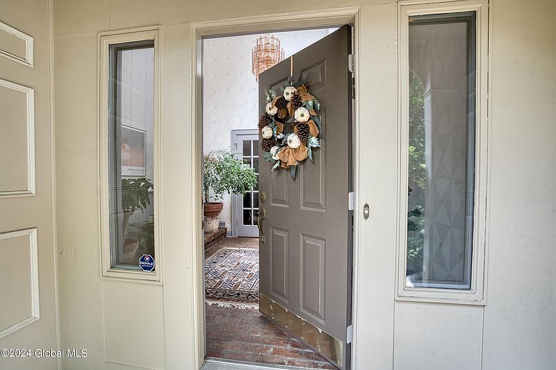 5th image of 21 Birchwood Court