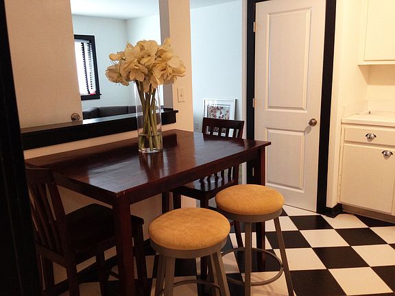 2nd image of 4516 Broadway St Unit 104